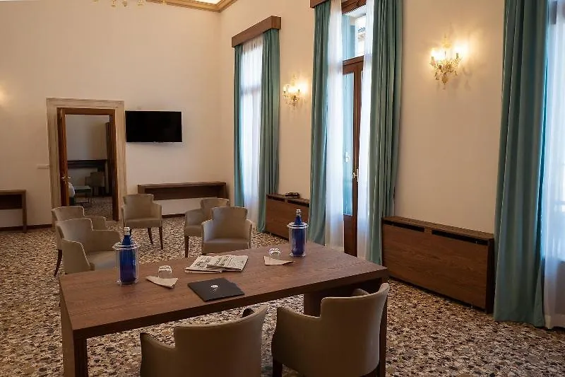 ホテル Palazzo Scamozzi ヴィチェンツァ 3*,